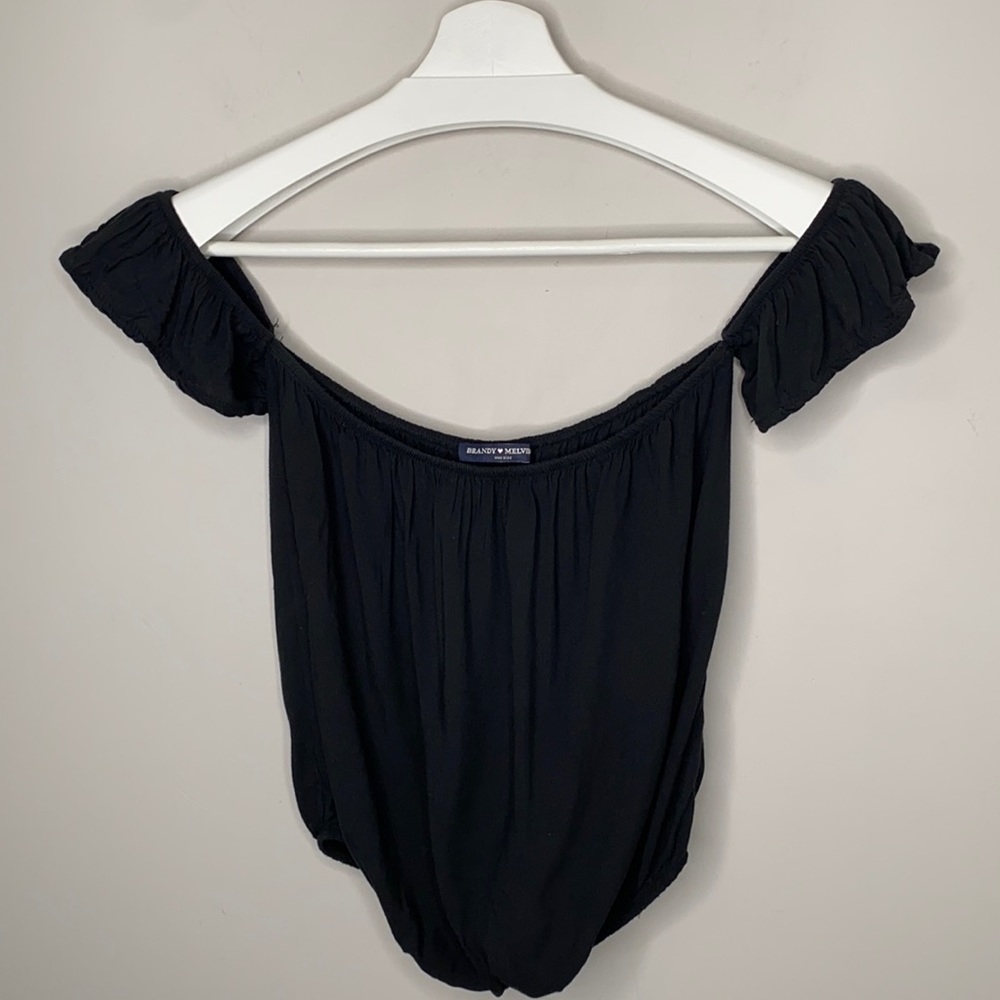 ✨3 for $35✨ Brandy Melville Black Ruffle Sleeve Crop Top